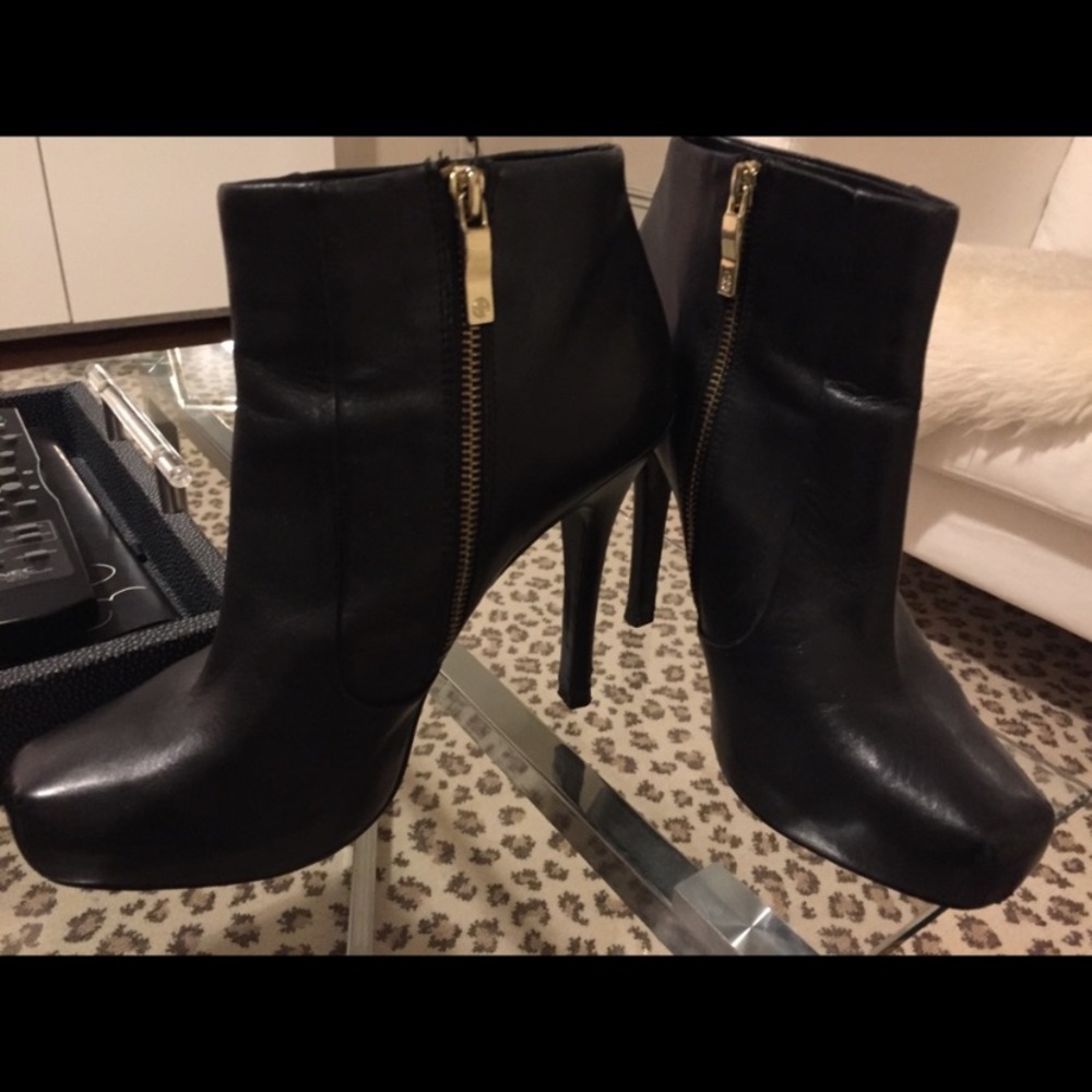 House of Harlow 1960 Leslie leather booties